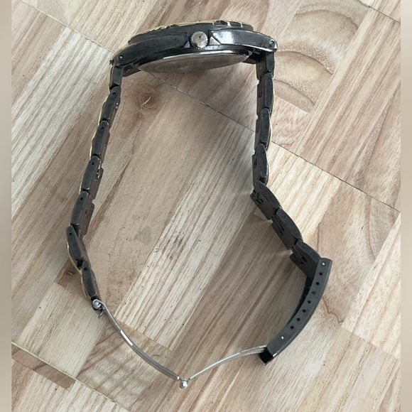 Two Tone Men’s Watch Gold and Black Bracelet Black Dial Date Window - Picture 6 of 11